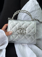 PETIT SAC ARGENTÉ MATELASSÉ AVEC CHAÎNE