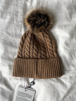 BONNET MARRON À POMPON*