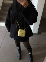 PETIT VANITY JAUNE AVEC CHAÎNE