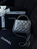 PETIT SAC ARGENTÉ MATELASSÉ AVEC CHAÎNE