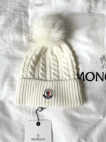 BONNET BLANC À POMPON*