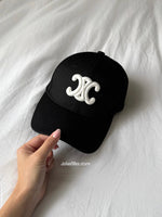CASQUETTE NOIRE ET BLANCHE (C)*