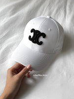 CASQUETTE BLANCHE ET NOIRE (C)*