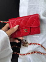 PORTE-CARTES ROUGE À BANDOULIÈRE