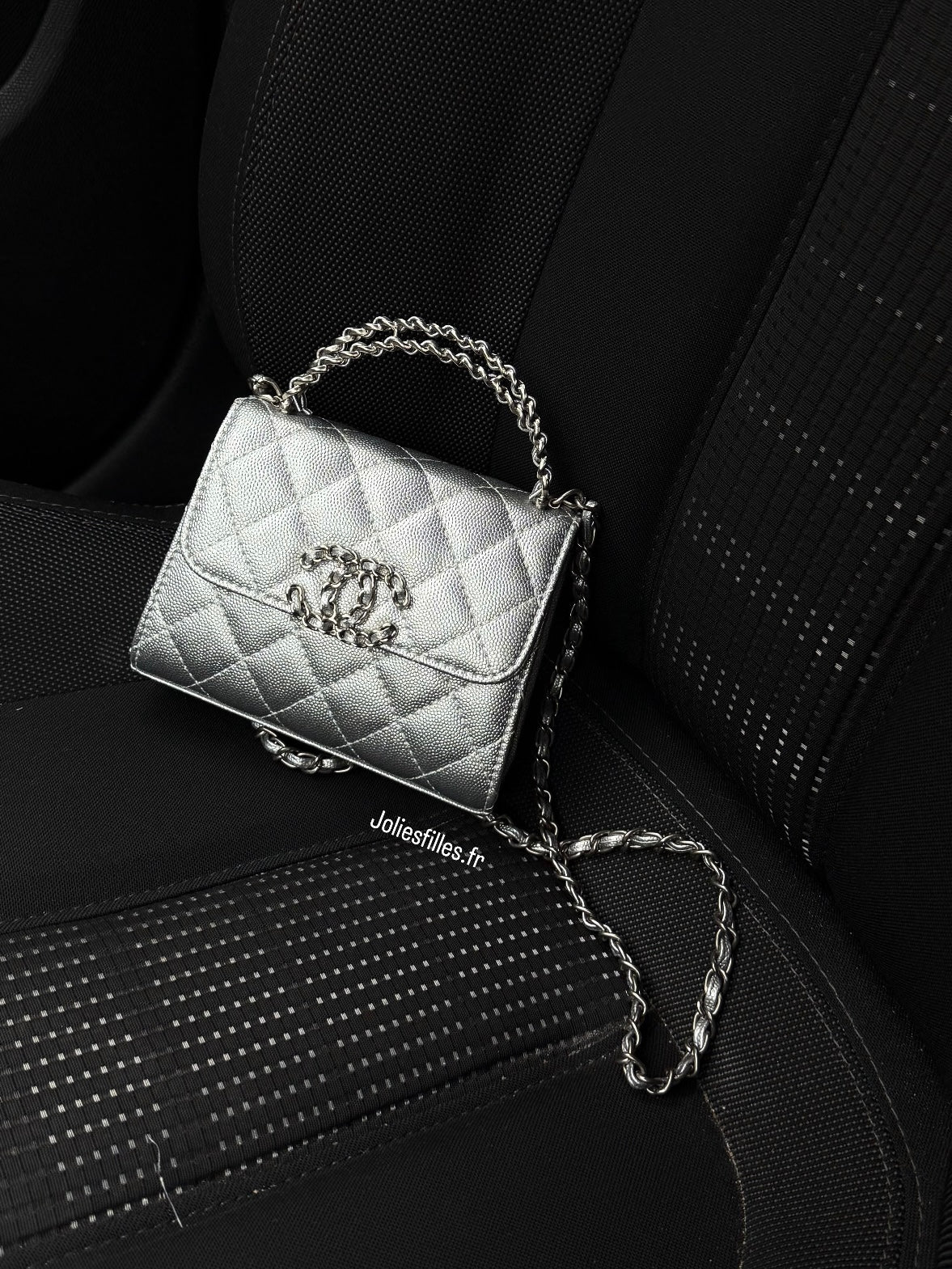 PETIT SAC ARGENTÉ MATELASSÉ AVEC CHAÎNE