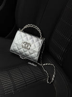 PETIT SAC ARGENTÉ MATELASSÉ AVEC CHAÎNE