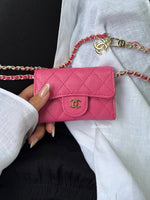 PORTE-CARTES FUCHSIA À BANDOULIÈRE