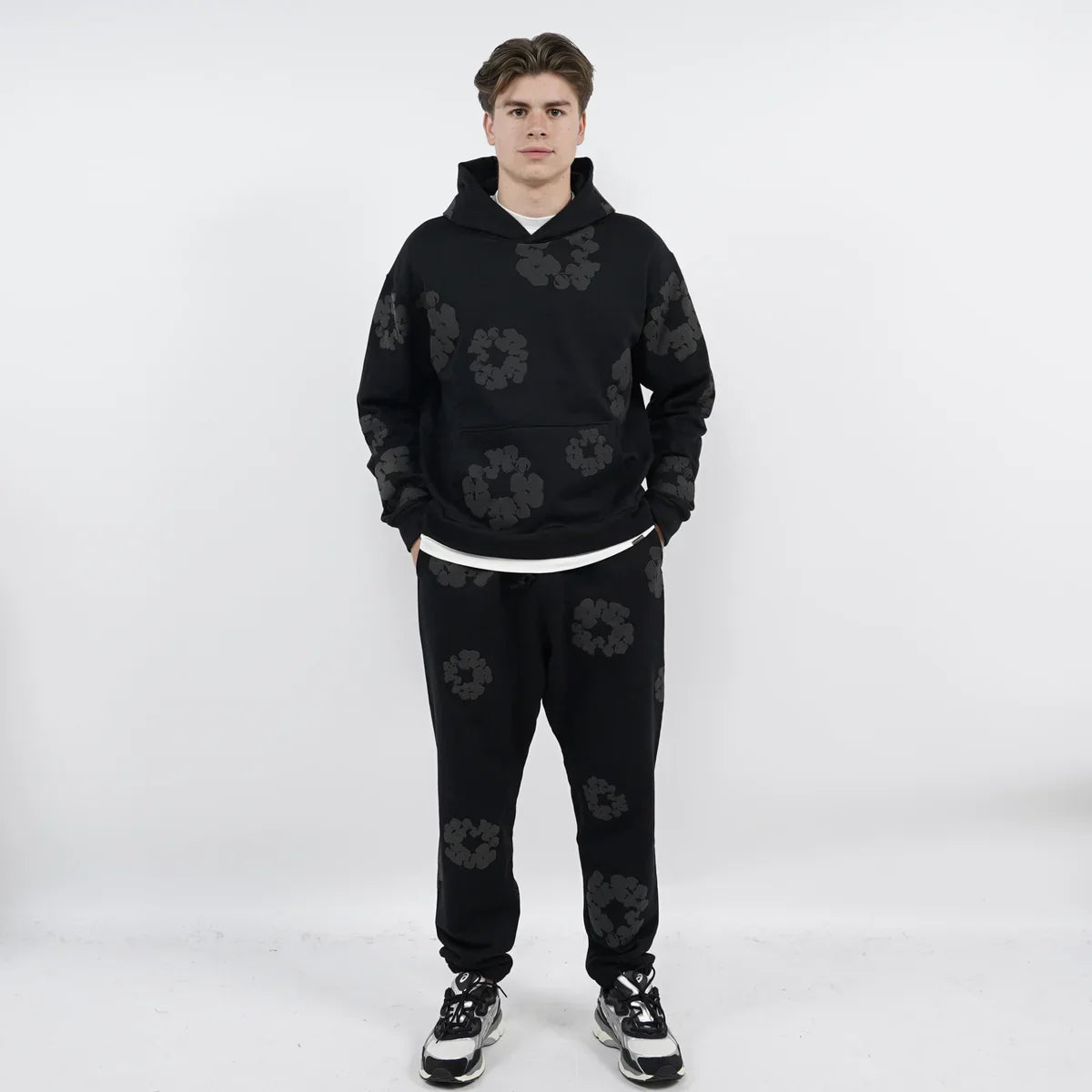 DT THE COTTON WREATH HOODIE BLACK MONOCHROME