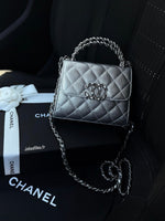 PETIT SAC ARGENTÉ MATELASSÉ AVEC CHAÎNE