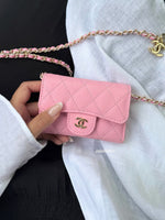 PORTE-CARTES ROSE PÂLE À BANDOULIÈRE