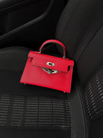 PETIT SAC ROUGE CARPET À BANDOULIÈRE